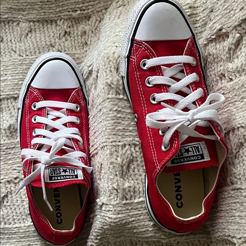 Classic Red Low-Top Canvas Sneakers Women’s size 8 and Men’s size 6 - Picture 2 of 4